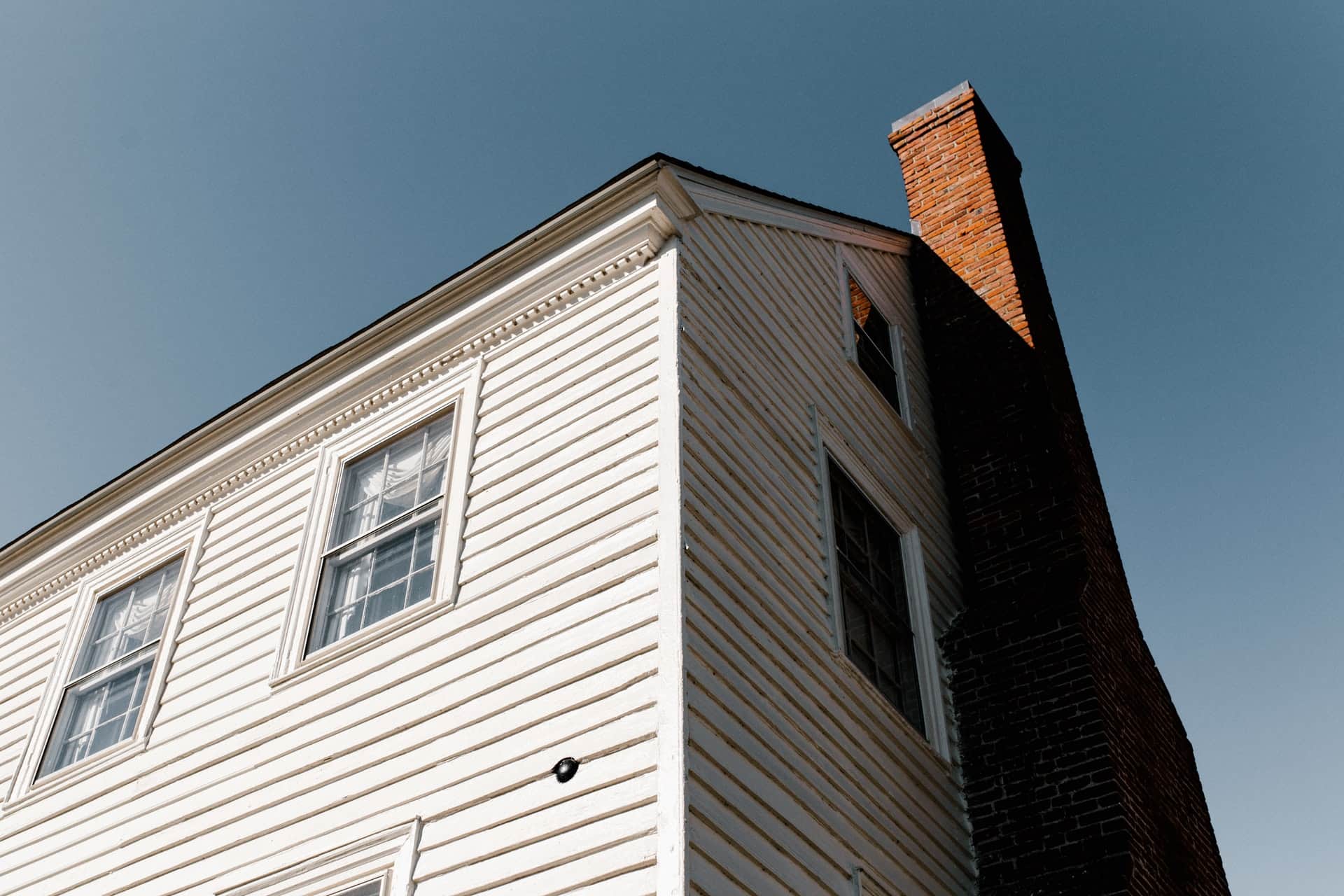 Calgary Masonry Pros are Calgary's Leading Residential & Commercial Masonry Company. Our masonry experts are dedicated professionals, serving the community for the past 15 years. Our team of masons are trained and qualified in commercial building code standards; specializing in Brick Work, Block Work, Stone Work, Re-pointing, Chimney Services, Fireplaces, small-to-medium sized commercial masonry construction and repair services.